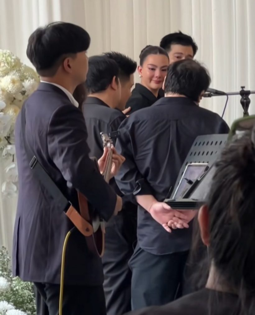 ดิว อริสรา น้ำตาไหล...กล่าวอำลา-ร้องเพลงส่งคุณพ่อครั้งสุดท้าย