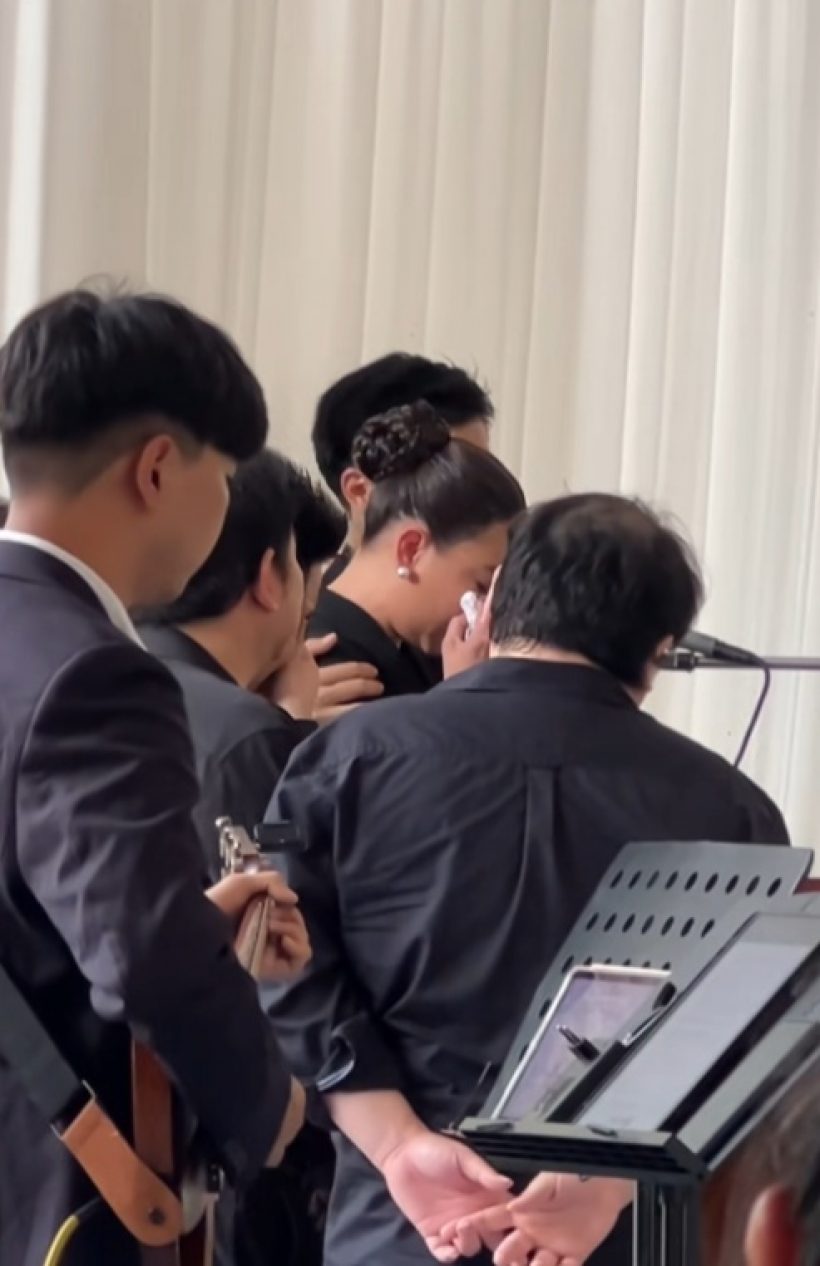 ดิว อริสรา น้ำตาไหล...กล่าวอำลา-ร้องเพลงส่งคุณพ่อครั้งสุดท้าย