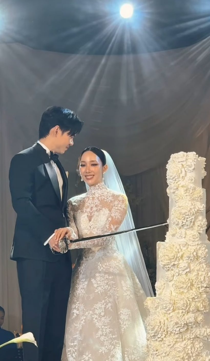 นางเอกดัง ควงสามีไปงานแต่ง อ้าย สรัลชนา สวยจนคนเหลียวมอง