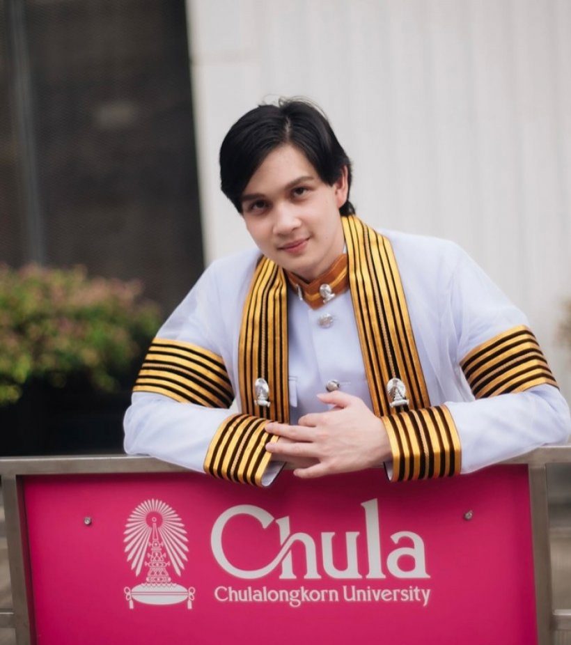 ลูกชายอดีตนางเอก เป็นตัวแทนบัณฑิตถวายพวงมาลัย สมเด็จพระเทพฯ