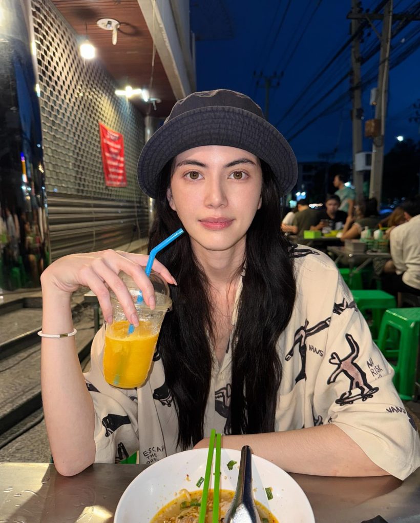 มองทั้งร้าน! ซุปตาร์ระดับประเทศ โผล่กินก๋วยเตี๋ยวริมทาง
