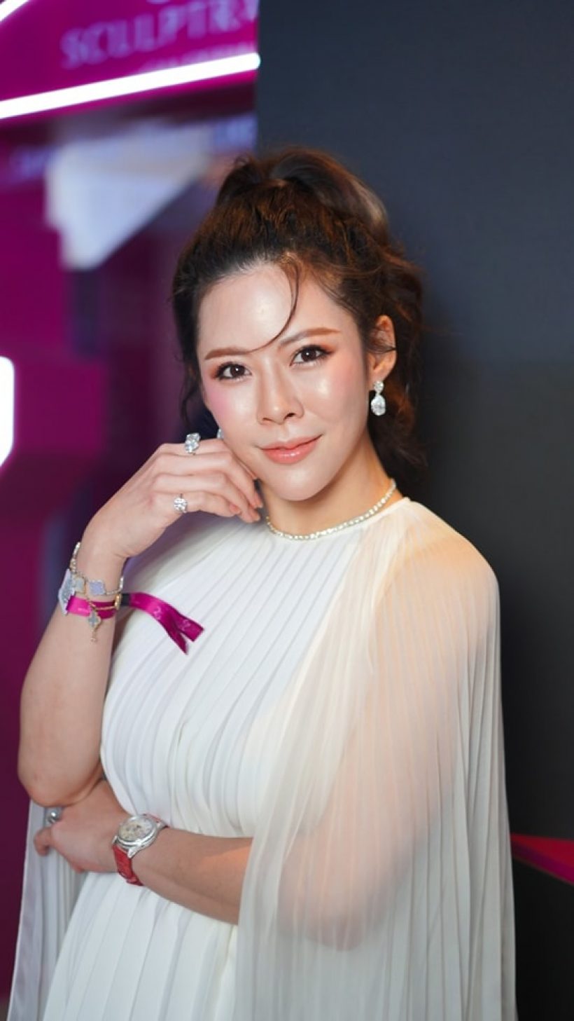 หมอของขวัญ โพสต์แบบนี้? หลังศาลยกฟ้องคดีหมิ่น ลีน่า จัง