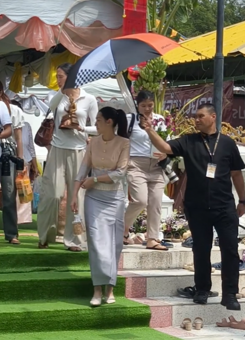 เบลล่า ดราม่าเข้าไม่พัก ล่าสุดโดนตั้งคำถาม ทำไมต้องมีคนกางร่มให้