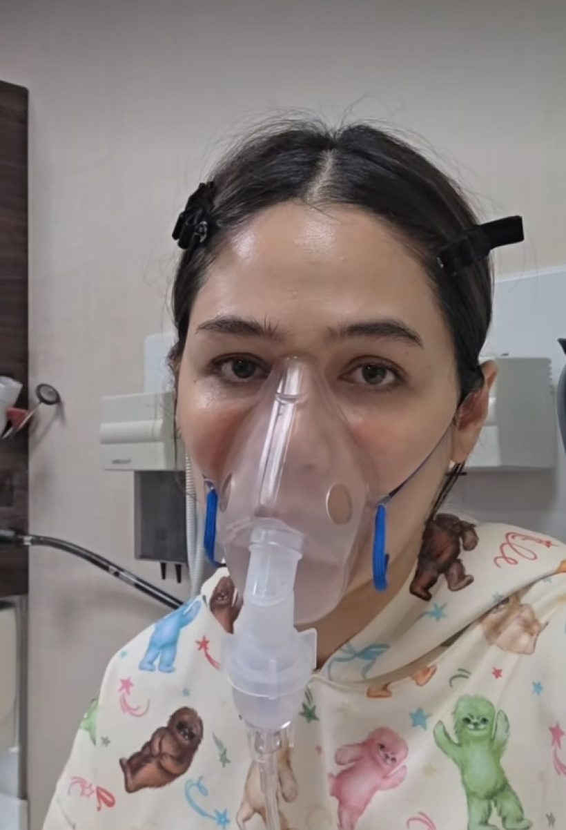 แห่สงสัย ชมพู่ อารยา เป็นอะไร? ลูกชายนั่งอยู่ด้วยไม่ห่าง