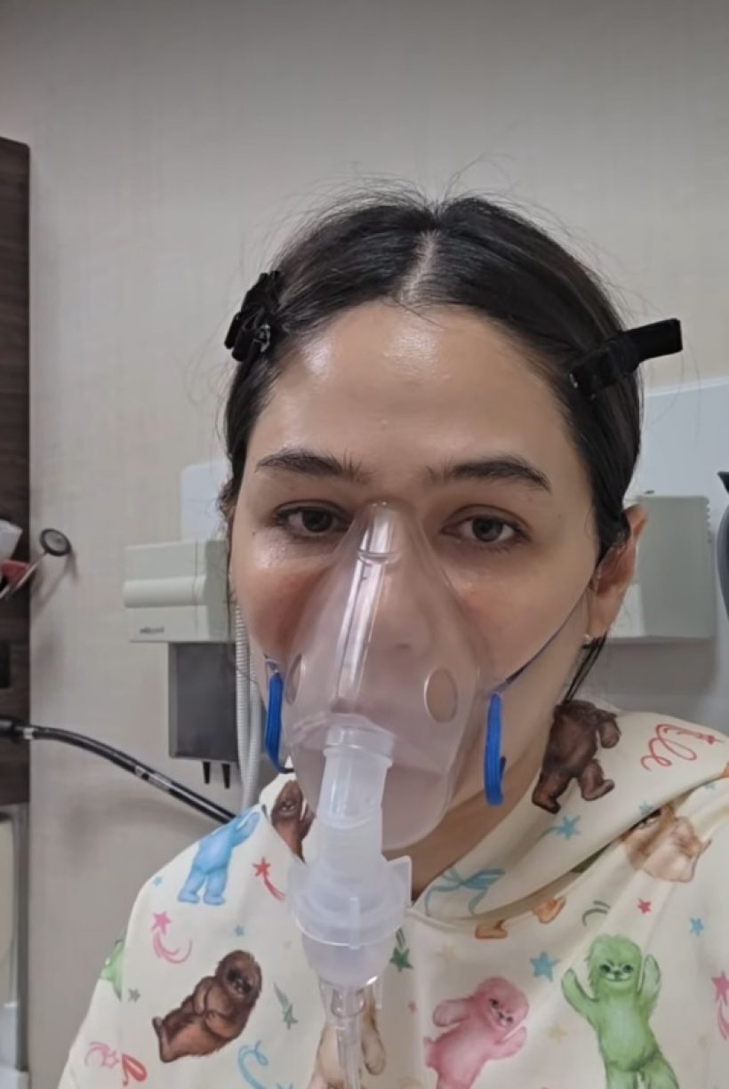 แห่สงสัย ชมพู่ อารยา เป็นอะไร? ลูกชายนั่งอยู่ด้วยไม่ห่าง