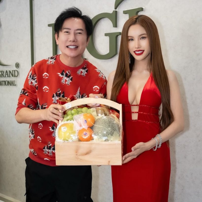 จับตา! ไร้เงาสาวงาม มอบของสวัสดีปีใหม่ บอสณวัฒน์