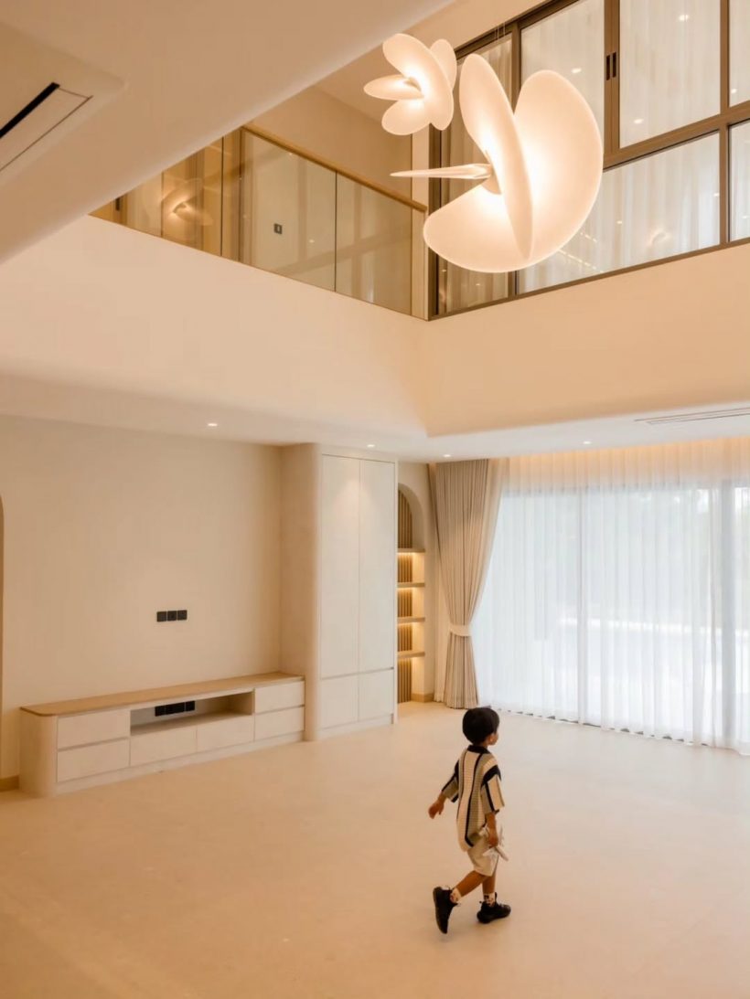 วาสนาดาราสาวดัง สามียกบ้านหรูหลังใหม่ เป็นของขวัญ