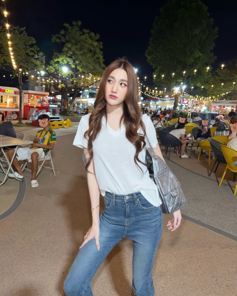 ตลาดนัดแทบแตก! นางเอกดัง โผล่เดินเที่ยว ไม่ถือตัวสักนิด