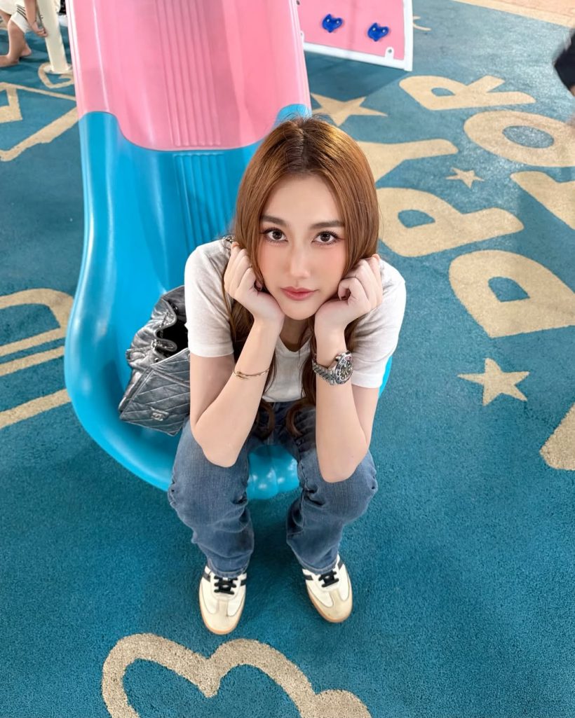 ตลาดนัดแทบแตก! นางเอกดัง โผล่เดินเที่ยว ไม่ถือตัวสักนิด