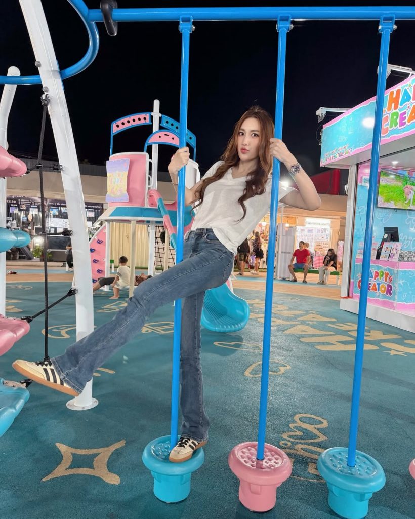 ตลาดนัดแทบแตก! นางเอกดัง โผล่เดินเที่ยว ไม่ถือตัวสักนิด