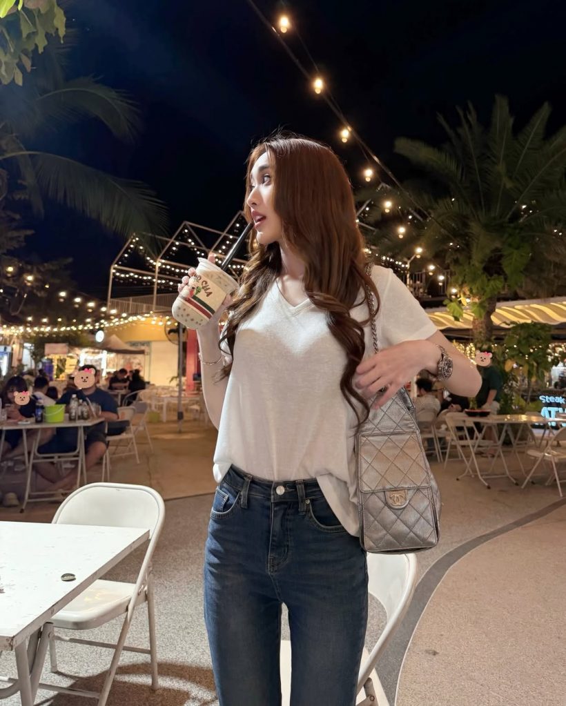 ตลาดนัดแทบแตก! นางเอกดัง โผล่เดินเที่ยว ไม่ถือตัวสักนิด