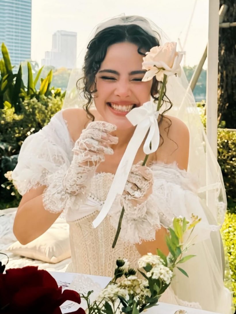 ญาญ่า รวมตัวแก๊งเพื่อนจัดปาร์ตี้สละโสด สวยอย่างกับตุ๊กตา