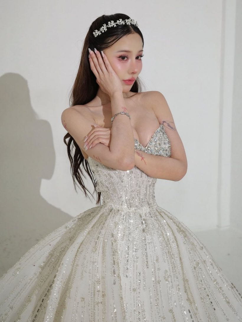 พระเอกฮอต ควงแฟนสาวเข้าพิธีวิวาห์ สวยหล่อออร่าพุ่ง