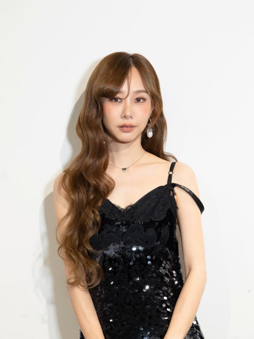 นางเอกดังหัวใจอินเตอร์ แฮปปี้รักหนุ่มต่างชาติ