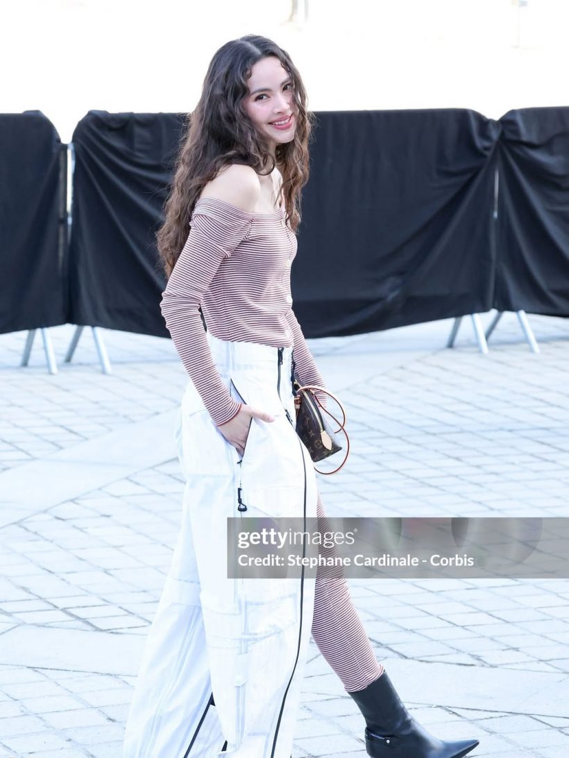 ส่องลุคสวย ญาญ่า อุรัสยา เเฟชั่นวีคปีนี้ไม่ต้องเเบกชุดเเล้ว