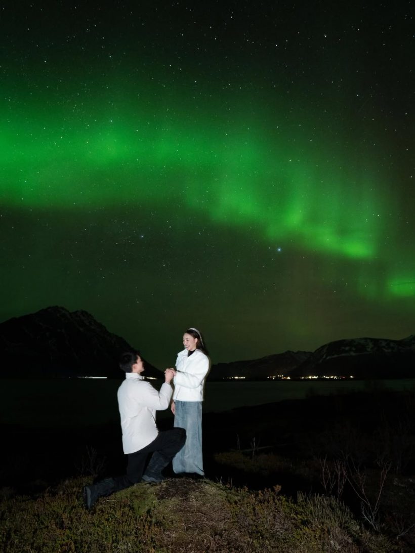 สิ้นสุดการรอคอย พระเอกขอนางเอกแต่งงาน กลางแสงเหนือ