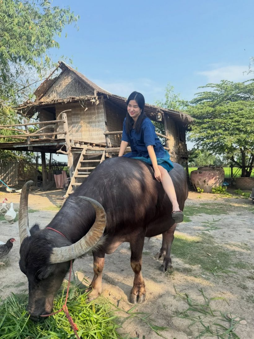 ดาราสาวดัง ทิ้งลุคสวยหรู ใช้ชีวิตติดดินที่ต่างจังหวัด