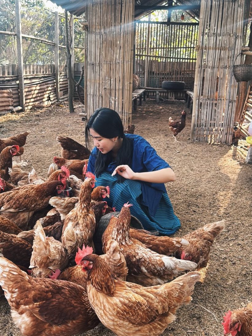 ดาราสาวดัง ทิ้งลุคสวยหรู ใช้ชีวิตติดดินที่ต่างจังหวัด