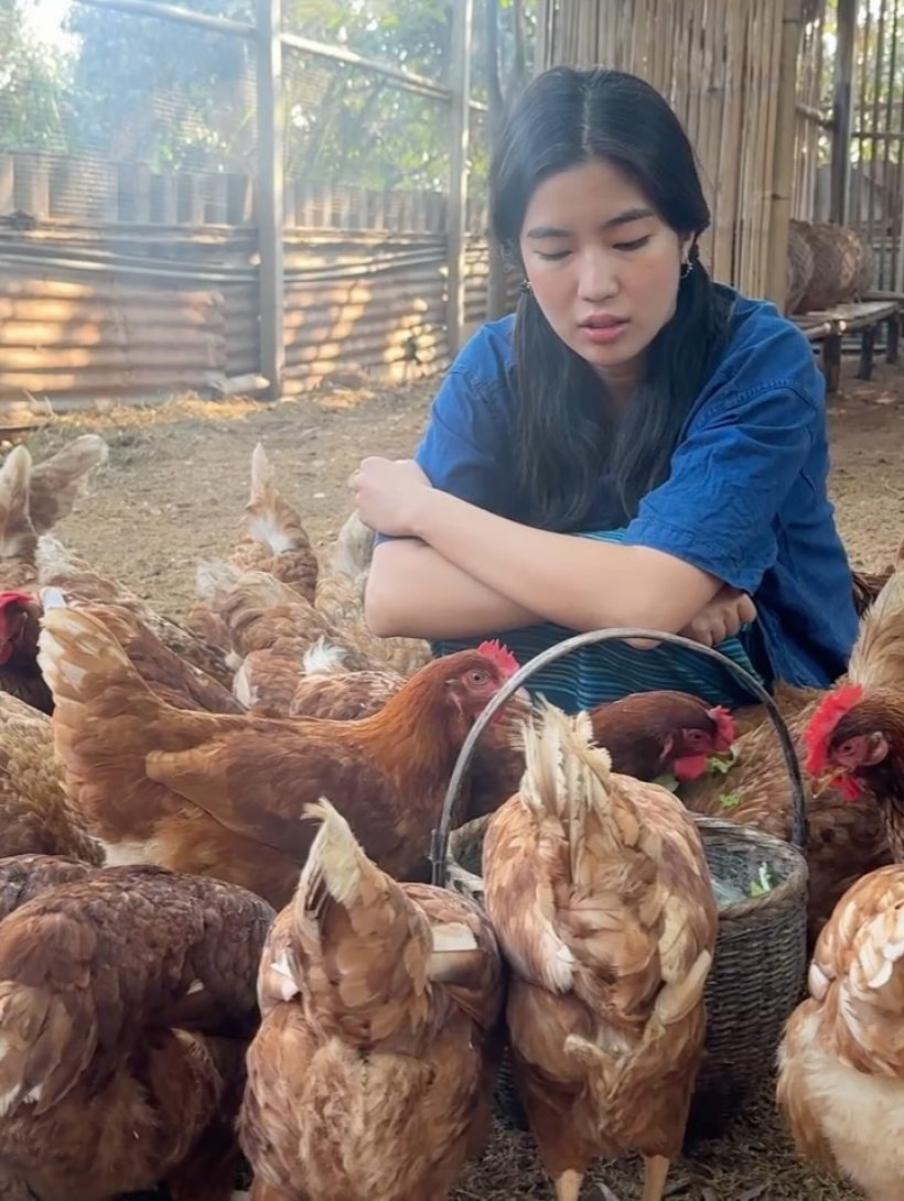 ดาราสาวดัง ทิ้งลุคสวยหรู ใช้ชีวิตติดดินที่ต่างจังหวัด