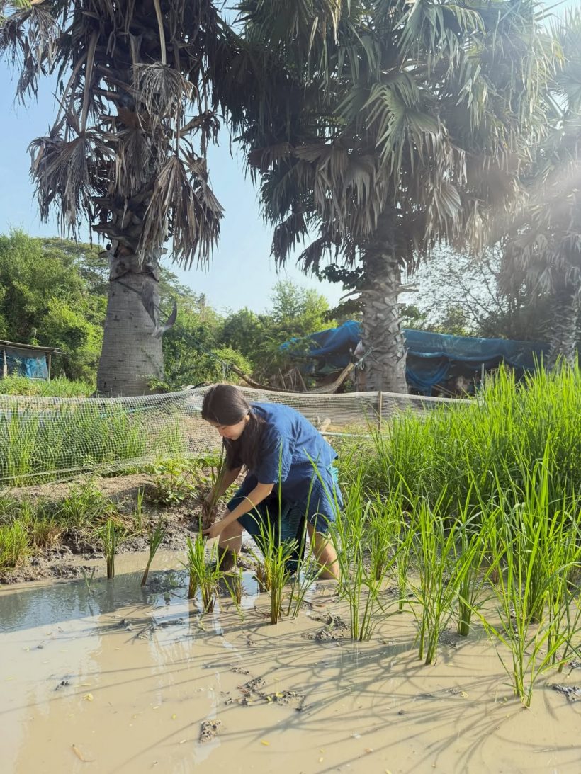 ดาราสาวดัง ทิ้งลุคสวยหรู ใช้ชีวิตติดดินที่ต่างจังหวัด