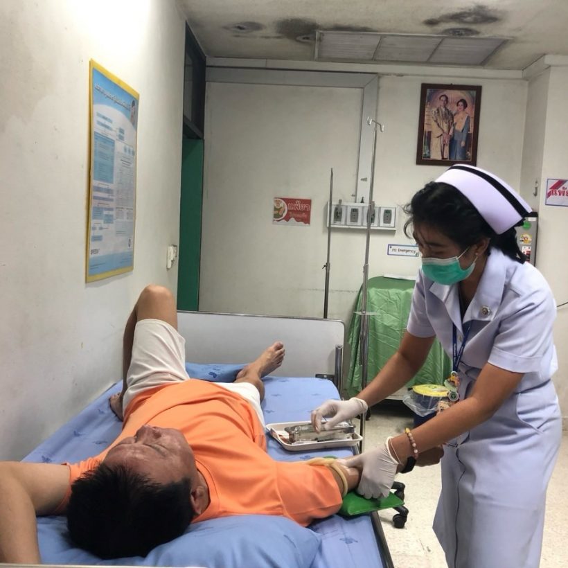 แห่เป็นห่วง ดาราดังหาหมอด่วน หลังสะอึกไม่หยุด 8 ชม.