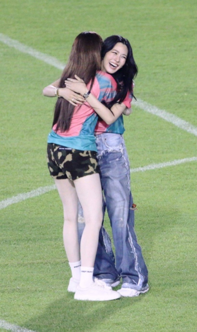 ขาวสว่างสะดุดตา! นางเอกดังตอบชัด พอกผิวหรือเปล่า?