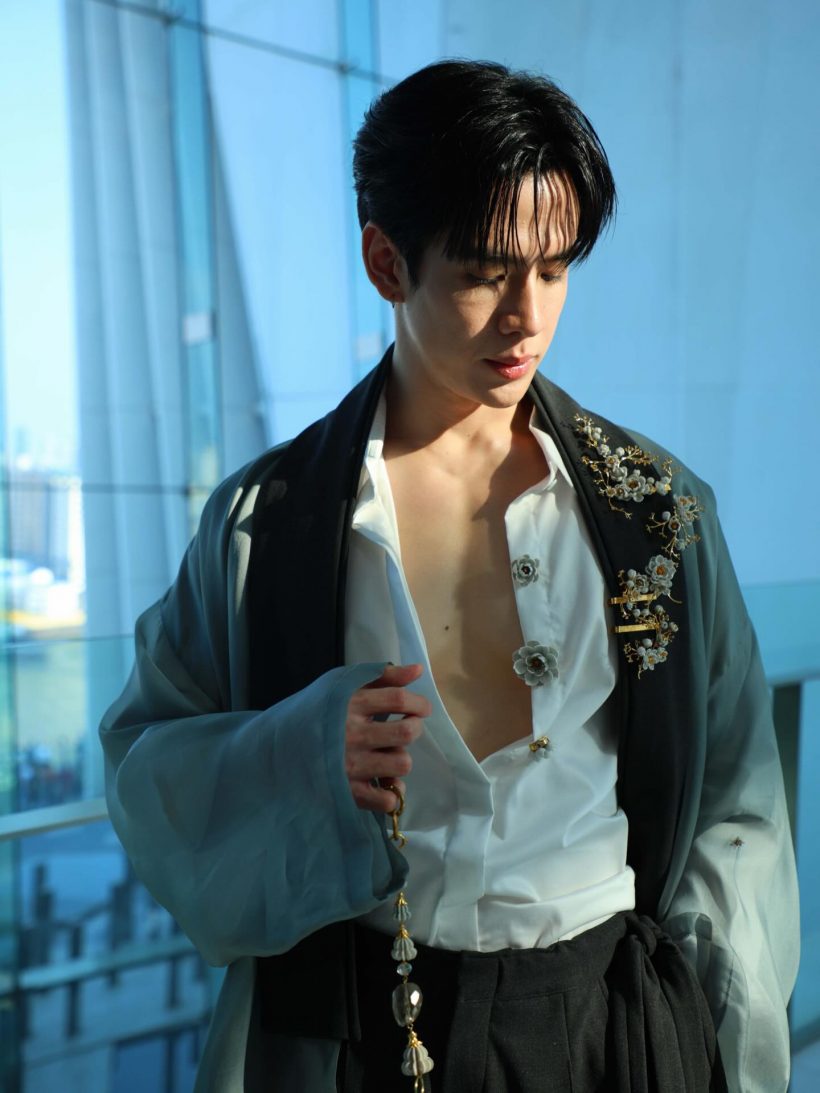 นาทีระทึก..พระเอกดังสติหลุด หลังซาแซงพุ่งใส่กลางงาน!