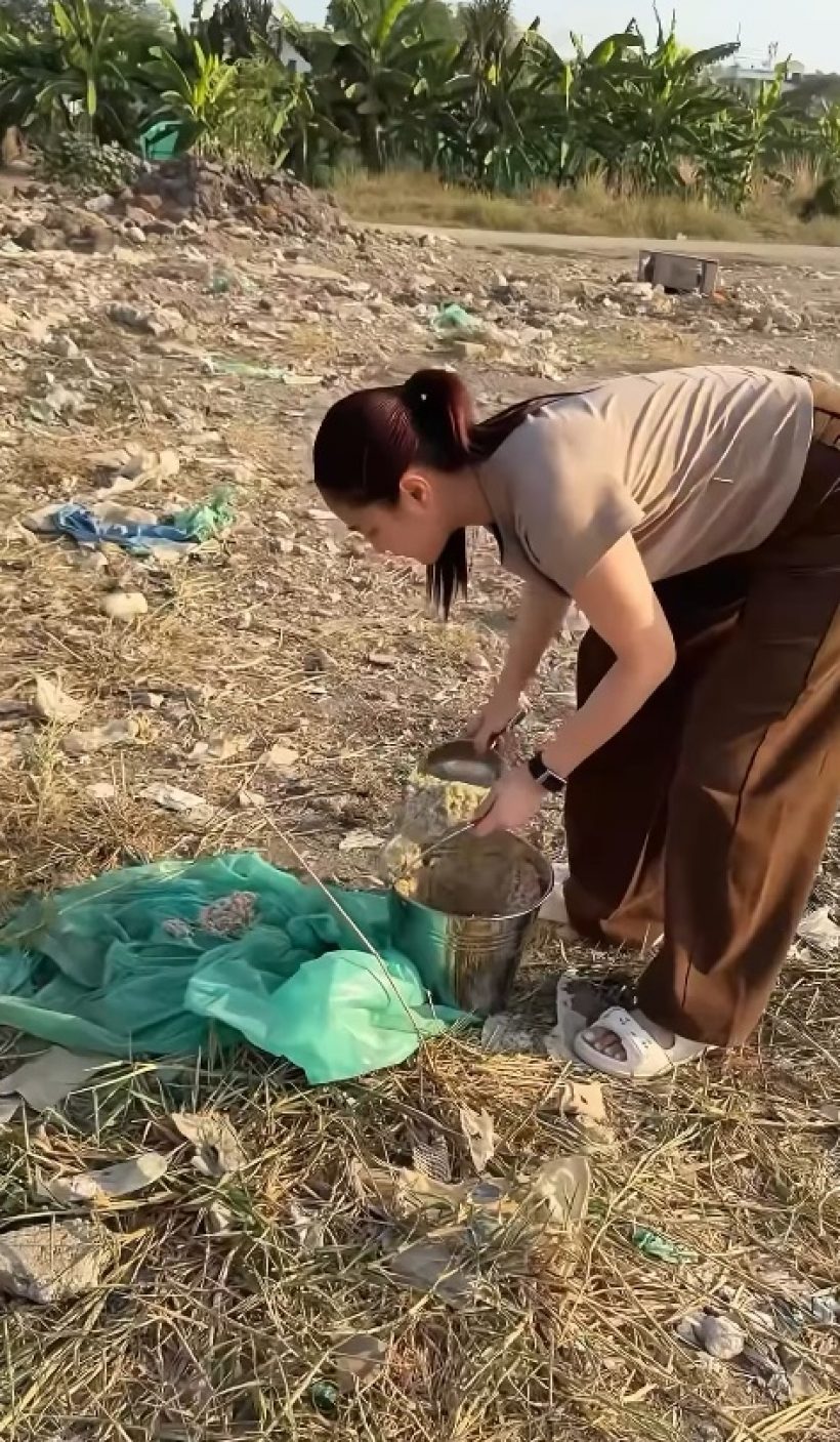 นี่แหละ พระเอกนางเอกตัวจริง ทำอาหารให้หมาจร 500 ชีวิต