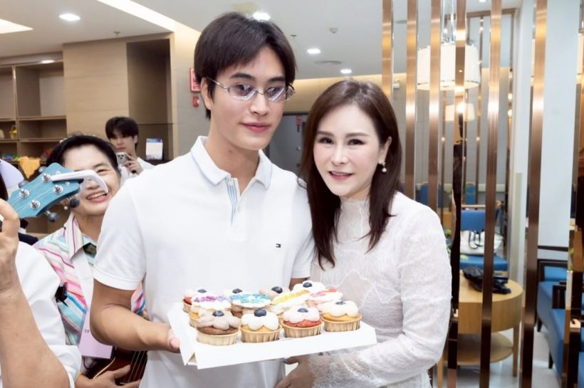 ชื่นชม ซุปตาร์หนุ่ม ฉลองวันเกิดเรียบง่ายกับผู้สูงอายุ