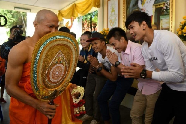 เปิดภาพชุด!! หลวงพี่เจ เข้าพิธีอุปสมบท ที่วัดบางช้างเหนือ อ.สามพราน จ.นครปฐม