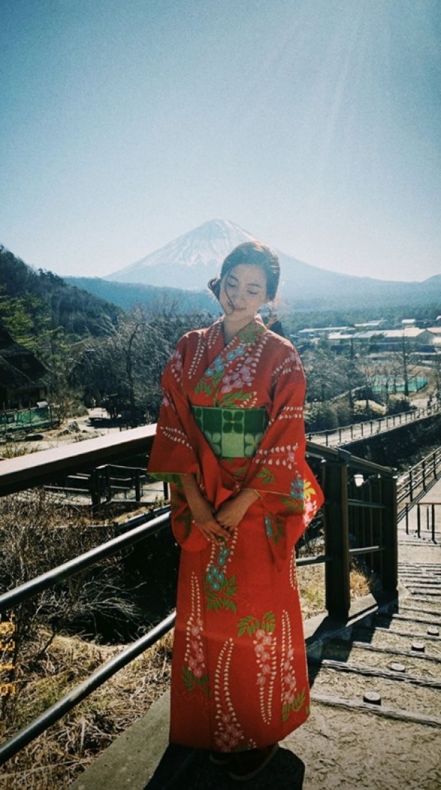 สาวญี่ปุ่นที่ไหน!! ส่องความน่ารัก ใบเฟิร์น พิมพ์ชนก ใส่กิโมโนสีเเดง สวยปังตั้งเเต่ต้นปี 