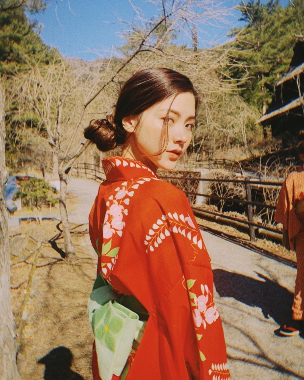 สาวญี่ปุ่นที่ไหน!! ส่องความน่ารัก ใบเฟิร์น พิมพ์ชนก ใส่กิโมโนสีเเดง สวยปังตั้งเเต่ต้นปี 