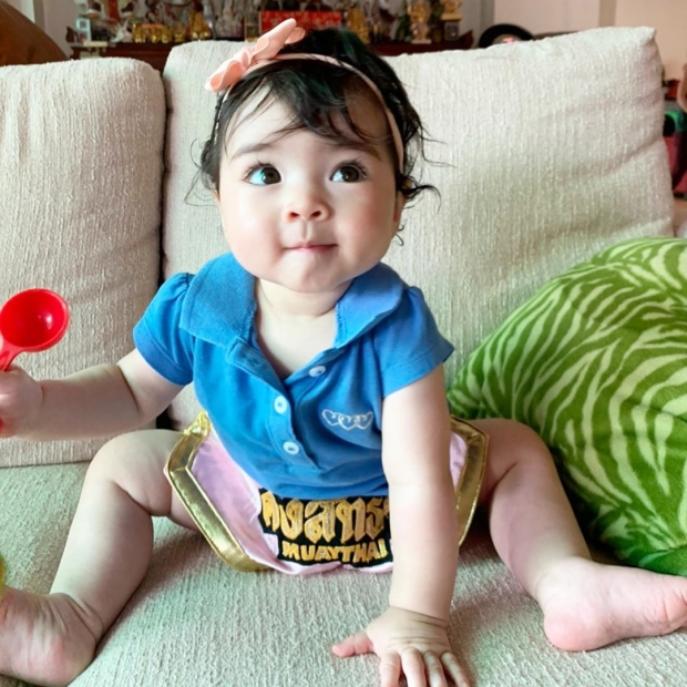 น่ารักจังลูก ลิเดียโพสต์ภาพ น้องเดมี่ ในชุดกางเกงมวยค่ายคงสิทธา 