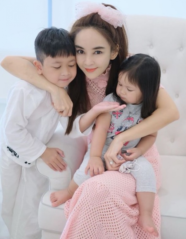 ความละมุนนี้! ‘น้องปาลิน’ ลูบหัว ‘พี่โปรด’ น่าเอ็นดูสุดๆ (คลิป)