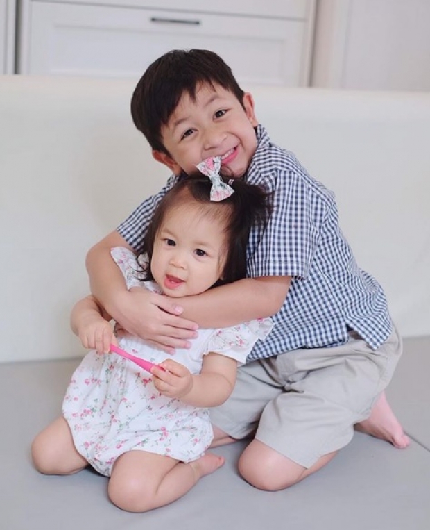 ความละมุนนี้! ‘น้องปาลิน’ ลูบหัว ‘พี่โปรด’ น่าเอ็นดูสุดๆ (คลิป)