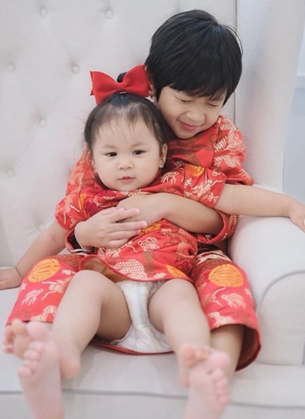 ความละมุนนี้! ‘น้องปาลิน’ ลูบหัว ‘พี่โปรด’ น่าเอ็นดูสุดๆ (คลิป)