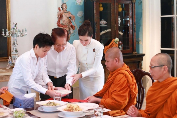 ศรีริต้า ร่วมทำบุญวันเกิดแม่สามี สุดเสียดายที่ไม่มีโอกาสได้เจอท่าน