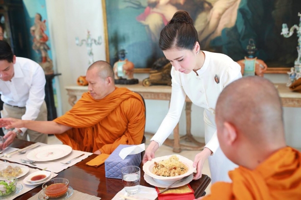 ศรีริต้า ร่วมทำบุญวันเกิดแม่สามี สุดเสียดายที่ไม่มีโอกาสได้เจอท่าน