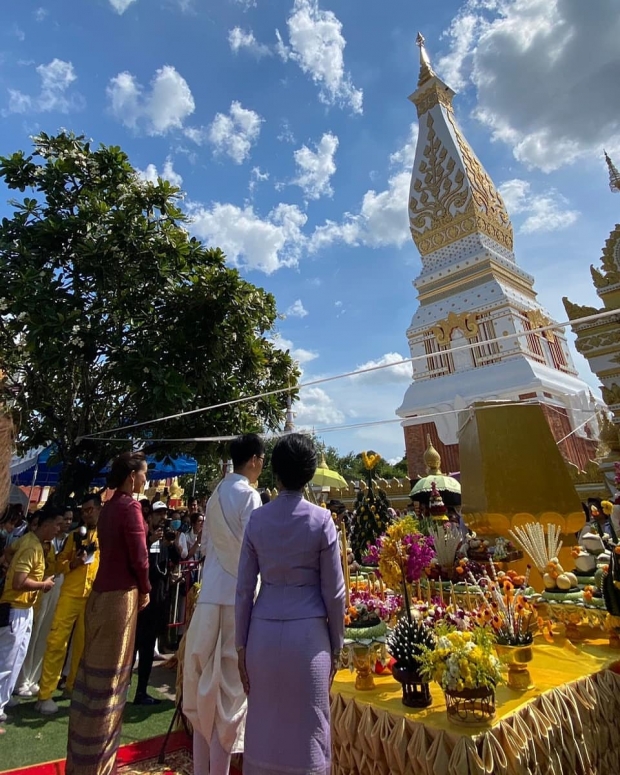  อิ่มบุญ กาละแมร์ ร่วมถวายทองคำ 53 กิโล มูลค่ากว่า 94 ล้าน ที่วัดพระธาตุพนม