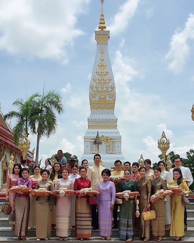  อิ่มบุญ กาละแมร์ ร่วมถวายทองคำ 53 กิโล มูลค่ากว่า 94 ล้าน ที่วัดพระธาตุพนม