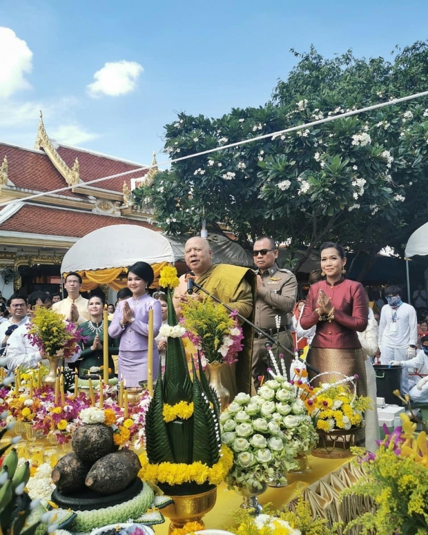  อิ่มบุญ กาละแมร์ ร่วมถวายทองคำ 53 กิโล มูลค่ากว่า 94 ล้าน ที่วัดพระธาตุพนม