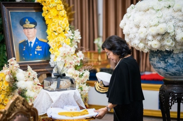 บรรยากาศงาน พระราชทานเพลิงศพ คุณพ่อ เเต้ว ณฐพร (คลิป)