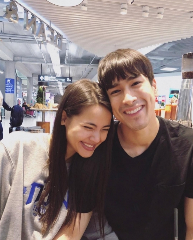 ณเดชน์ ยิ้มแป้น ญาญ่า หอบดอกไม้ให้กำลังใจแฟน แต่อดแซวไม่ได้เพราะภาพนี้!