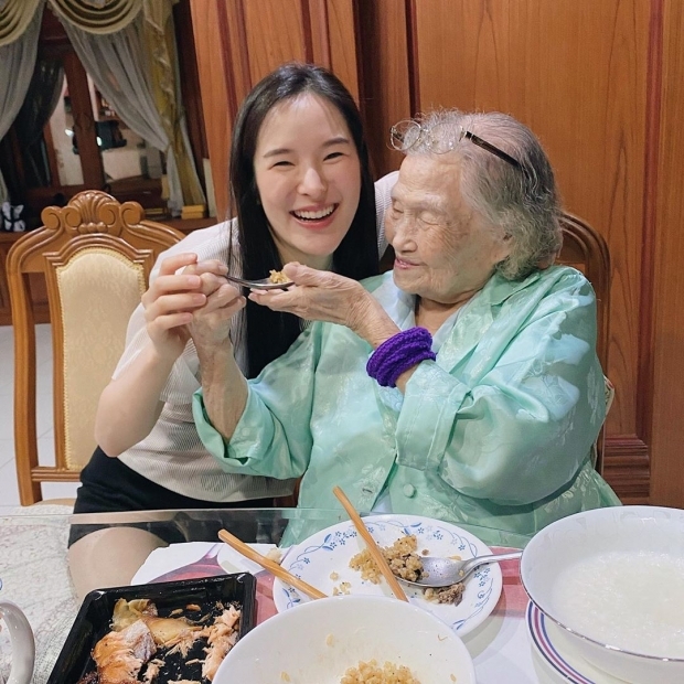 ปันปัน เผยภาพคู่อาม่า อายุครบ 102 ปี สดใสแข็งแรงสุดๆ 