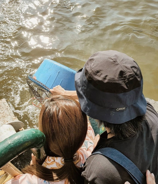 ชาวเน็ตแห่เตือน ก้อย-ตูน ทำบุญต้อนรับปีใหม่แบบนี้ ระวังจะได้บาปแทน