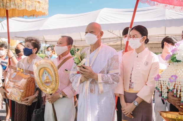 เปิดภาพบรรยากาศ “คุณพ่อแพนเค้ก” ละทางโลก เข้าสู่ทางธรรม 