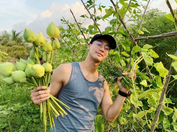 เปิดชีวิตอีกมุมของ พระเอกช่อง 3 ชวนแฟนสาว เข้าป่าเก็บเห็ดโคน