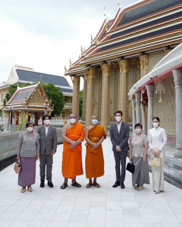 เปิดภาพ กองทองคำสุดอลังการ ที่ เบลล่า ราณี ถวายปิดทองพระธาตุเชิงชุม