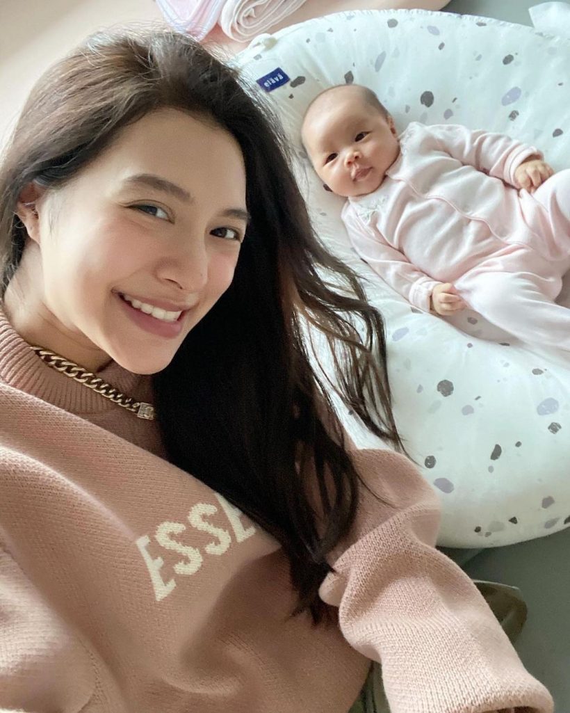 วิถีแม่ลูกอ่อน มิว นิษฐา เผยโมเมนต์อบอุ่นมีลูกสาวนอนแนบอกหน้าสดยังสวย