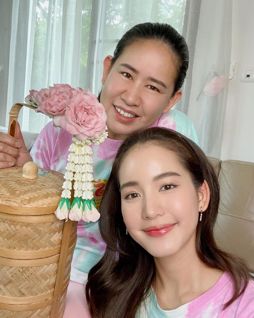 คุณแม่ช็อตฟีลลูกสาว หลังโบว์ เมลดา ประกาศลั่นนิ้วนางซ้ายยังว่าง